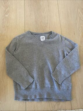 GAP Men's Heather Gray V-Neck Sweater